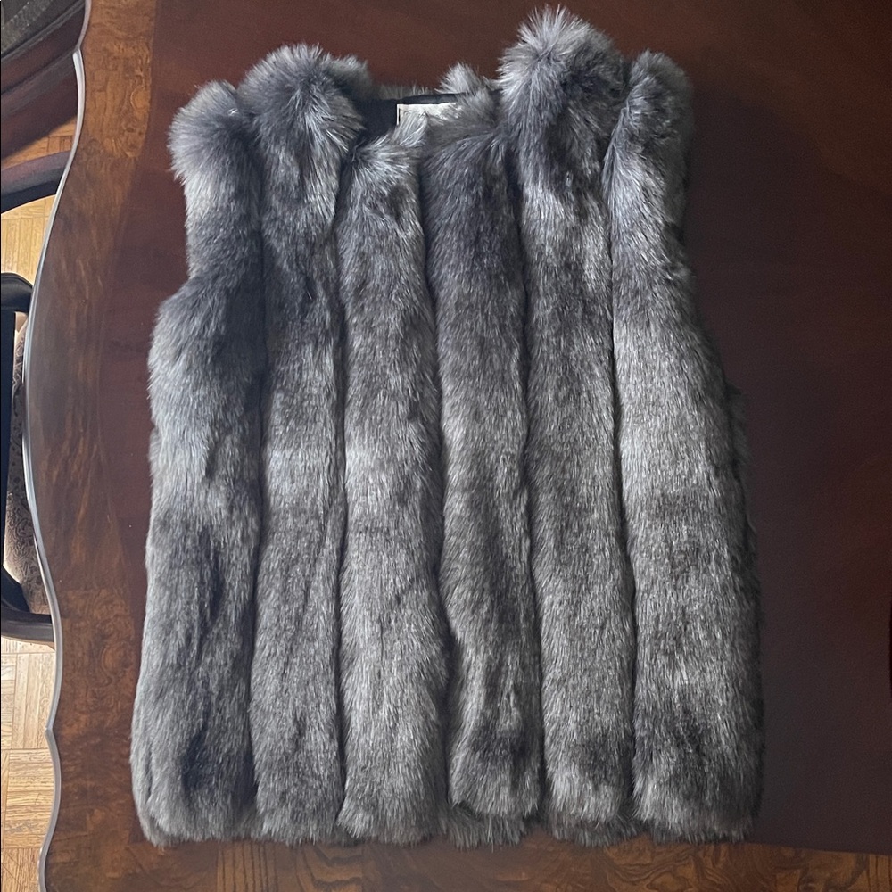 Gray Faux Fur Vest New w/o tag